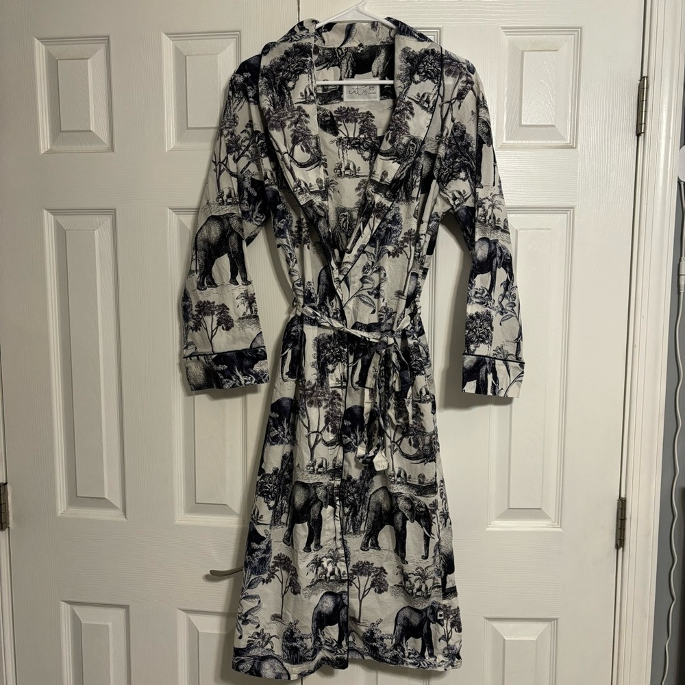The Cat’s Pajamas Safari Toile Luxe Pima Shawl Robe - Picture 2 of 9